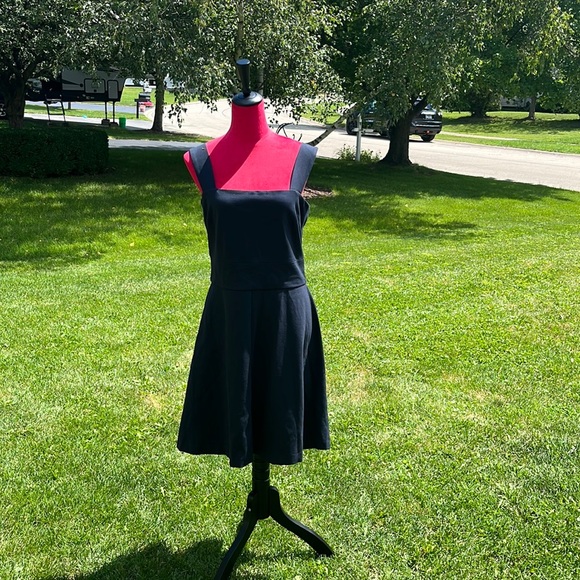 Banana Republic Milly Collection Black Dress size 12 66 Rayon, 39 Nylon, 5 Spand - Picture 1 of 9